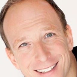 Alex Ivanovici 飾演 Alex