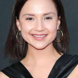 亞曼達·葛瑞絲·班尼提茲 飾演 Anne