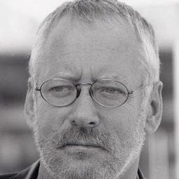 John Armstead 飾演 ispettore capo