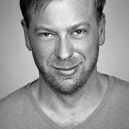 Gábor Fábián 飾演 