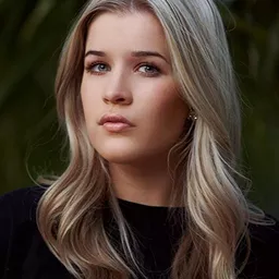 Emily Morris 飾演 Hannah