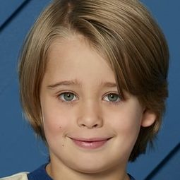 Sander Thomas 飾演 Paul Berzins