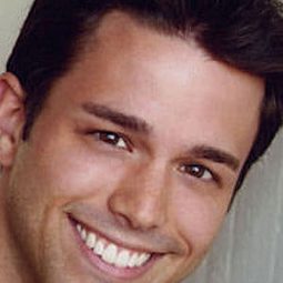 Jeff Peterson - Task Force 2001演員 飾演Andrew