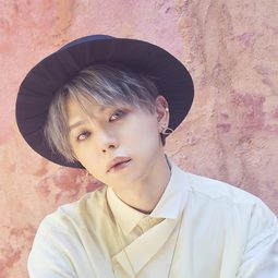 末吉秀太 飾演 Self