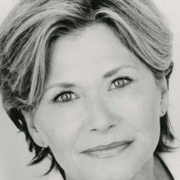 康斯坦斯·巴倫 飾演 Mrs. Jacoby