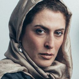 貝納絲扎法里 飾演 