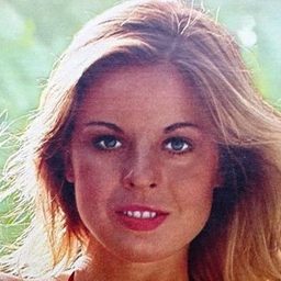 Lenka Novak - 屠宰場岩石演員 飾演Commandant's Lady