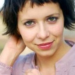 Emanuela Barilozzi 飾演 Annalisa