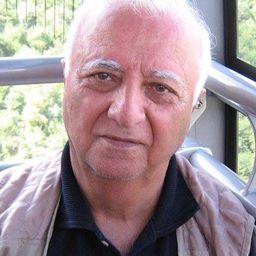 Souren Mnatsakanian 飾演 