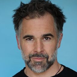 Andrew Bigelow 飾演 Ben Frawley