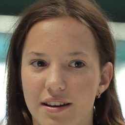 Dorka Hais 飾演 Liza