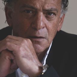 Pierre Abbou 飾演 Ali