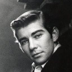 Tucker Smith 飾演 Ice