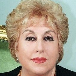 Elisenda Ribas - 呂西斯特拉忒演員 飾演Terrina