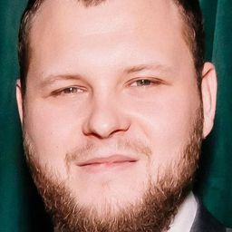 Sergey Bondarchuk 飾演 Dementyev