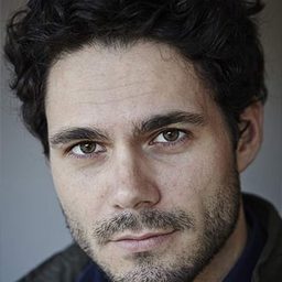 Francis Chouler 飾演 Artie Harrington, Jr.