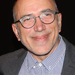 Haris Gregoropoulos 飾演 