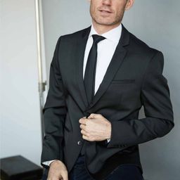 Tom Wren 飾演 Martin Carver