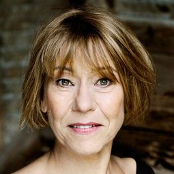 吉塔·史維克福 飾演 Helene