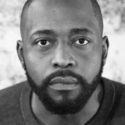 Joe Shire 飾演 Master of the Ship / Spirit