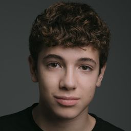 Jaume Solà 飾演 Sekhem (voice)