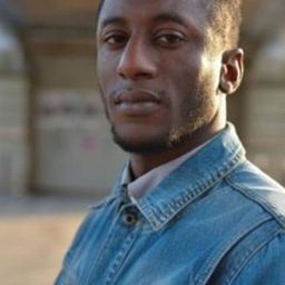 Sékouba Doucouré 飾演 Dama