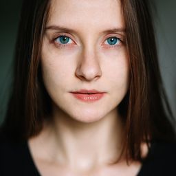 Irena Goloubeva 飾演 Amica di Tommaso