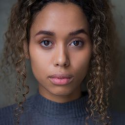 Aleah Aberdeen - 薩特本演員 飾演Alicia