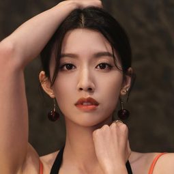 蔡思貝 飾演 Fong Zi-Ling