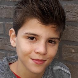 Simon Caudry - 兒童欺戲樂園演員 飾演Antione