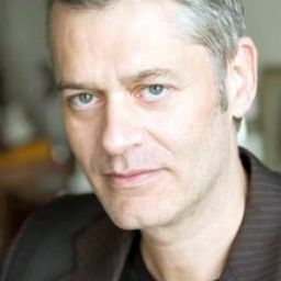 Bernard Rosselli 飾演 Jimmy