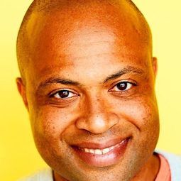 Freddy John James 飾演 Agent Mike