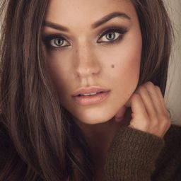 Alyssa Lynch 飾演 Trina