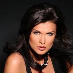 莫妮卡·巴拉德紐 - Maternity Blues演員 飾演Eloisa