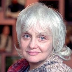 Olga Antonova 飾演 Tsarina Aleksandra