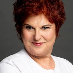 Teté Delgado 飾演 Mirrina (as Tete Delgado)