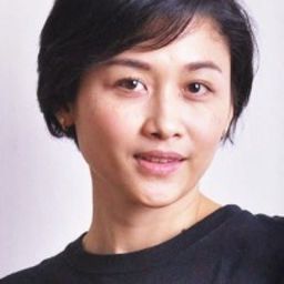 Jenny Zhang 飾演 Mrs. Indah