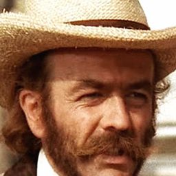 Emilio Delle Piane - Pane, burro e marmellata演員 飾演Nicola, il receptionist