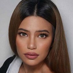 丹妮絲·羅洛 飾演 Louise