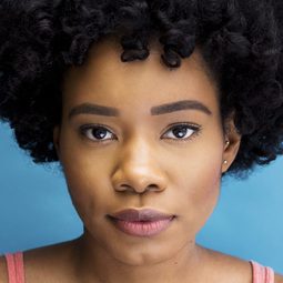 虂雪·奧比雅 - 真愛也上線演員 飾演Mo