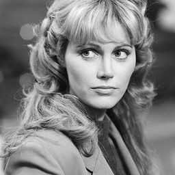 瑪莉·露易絲·威勒 飾演 Claire Bonner