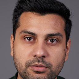 Ionuț Niculae 飾演 Cristi