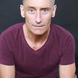 Harris Gordon - 伊娃演員 飾演Policeman