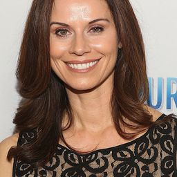 Jennifer Taylor 飾演 Andrea