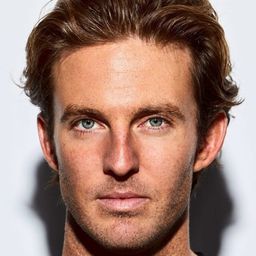 Alex Hafner 飾演 The Elderly Hornball