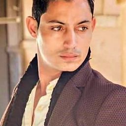 Hamada El Khatiri - Foreign Knot演員 飾演ضابط قسم الشرطة 2