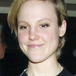 Lydia Fox 飾演 Matt's Girl