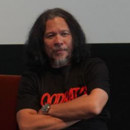 Septian Dwicahyo 飾演 Roni