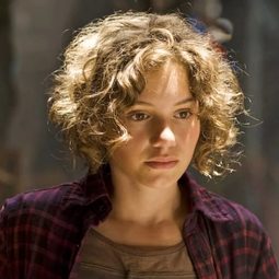 Valeria Eisenbart - 再生門演員 飾演Leonie Andernach