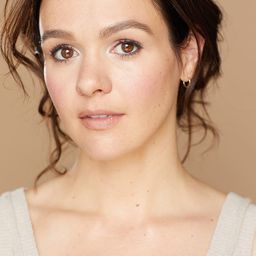 Cali Fredrichs 飾演 Nurse